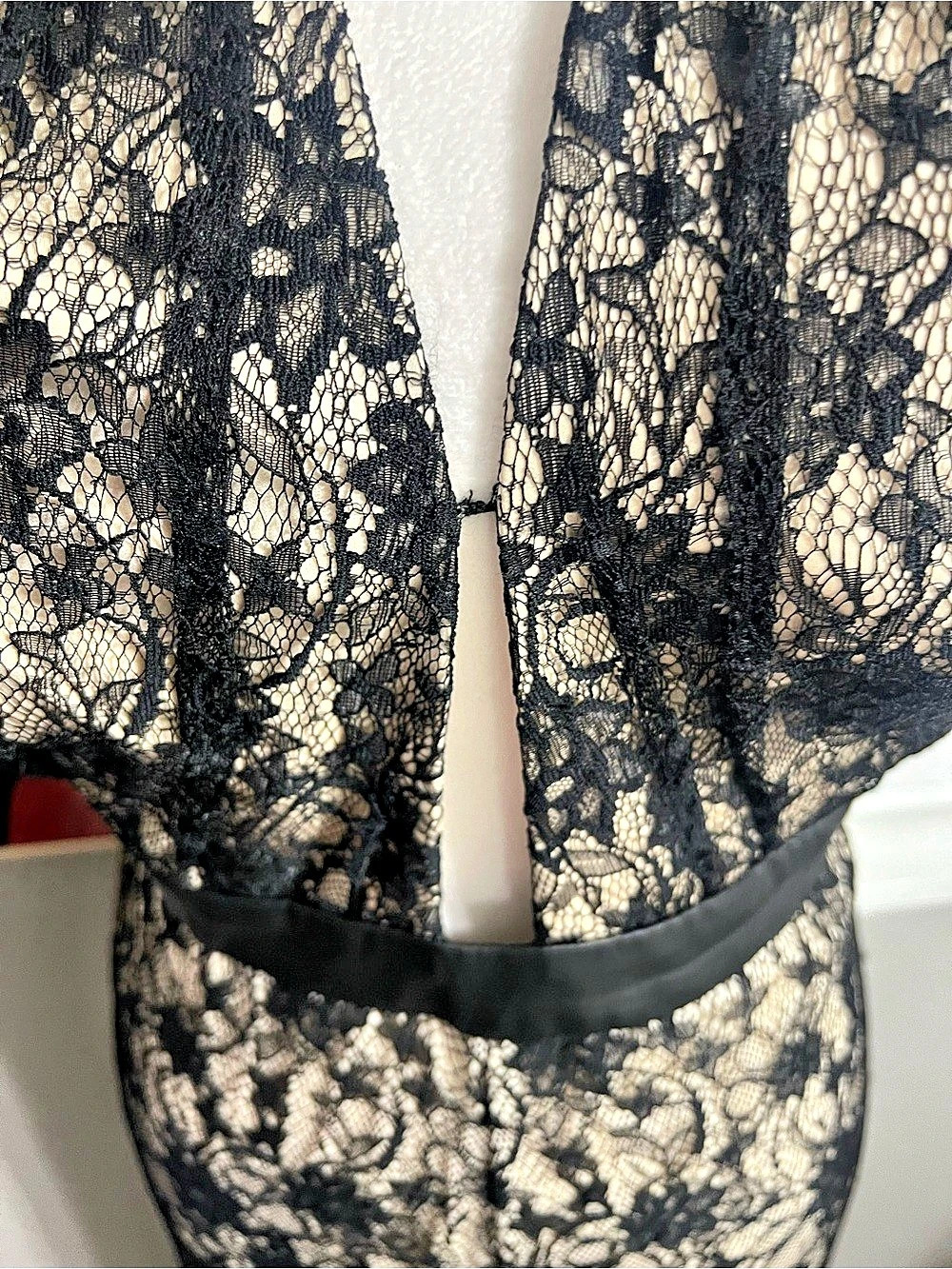 alice + olivia Black And Nude Lace With Leather Zipper Jumpsuit Small - Picture 9 of 16